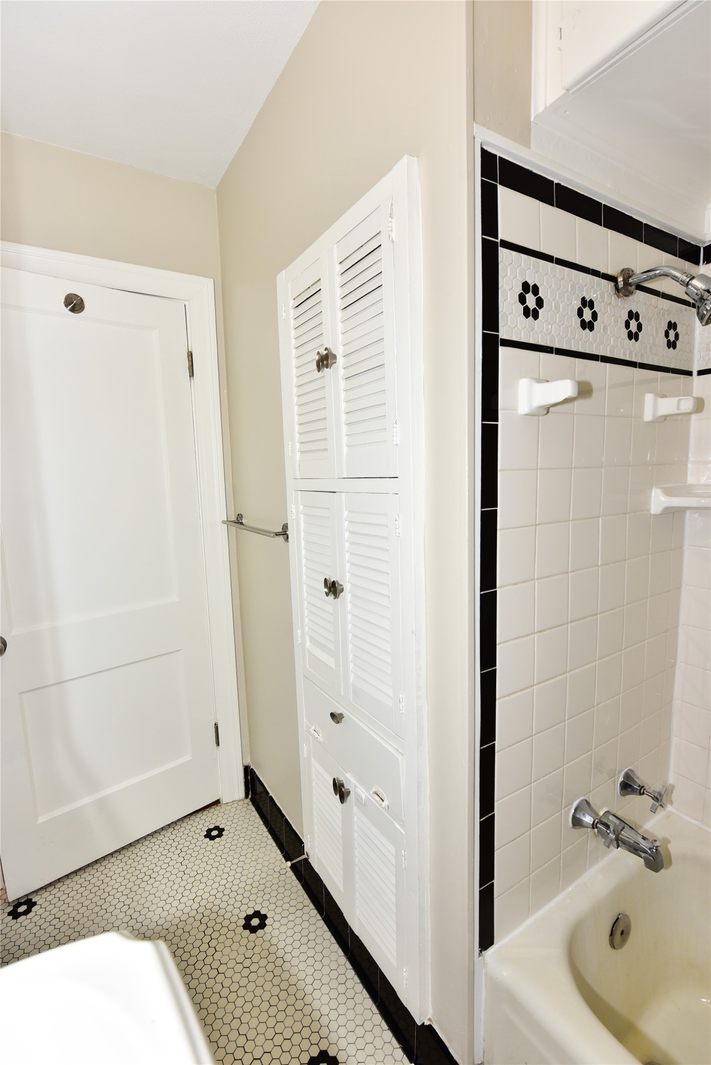 3908 Becker Avenue Austin, TX 78751 - Photo 13 of 23