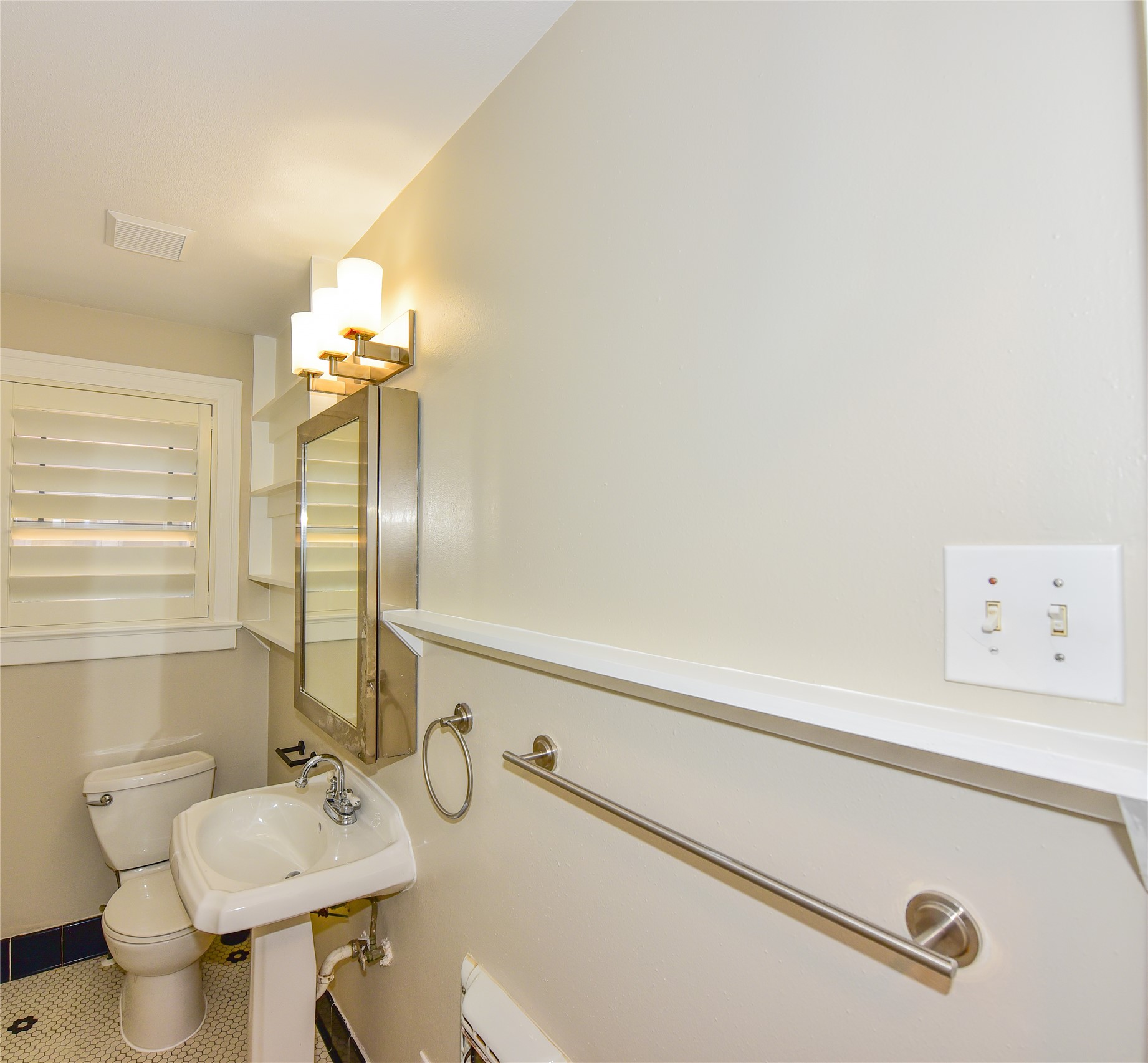 3908 Becker Avenue Austin, TX 78751 - Photo 14 of 23