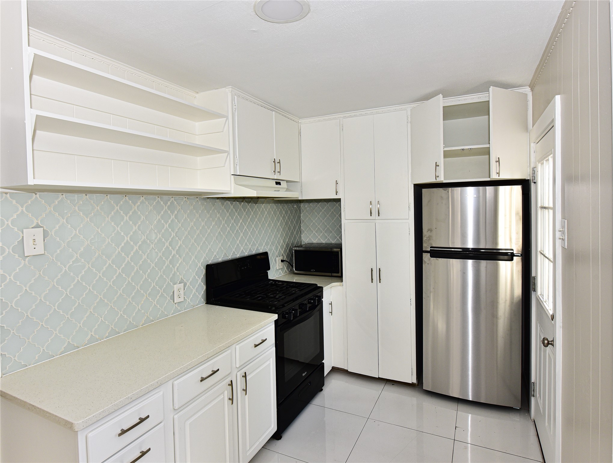 3908 Becker Avenue Austin, TX 78751 - Photo 4 of 23