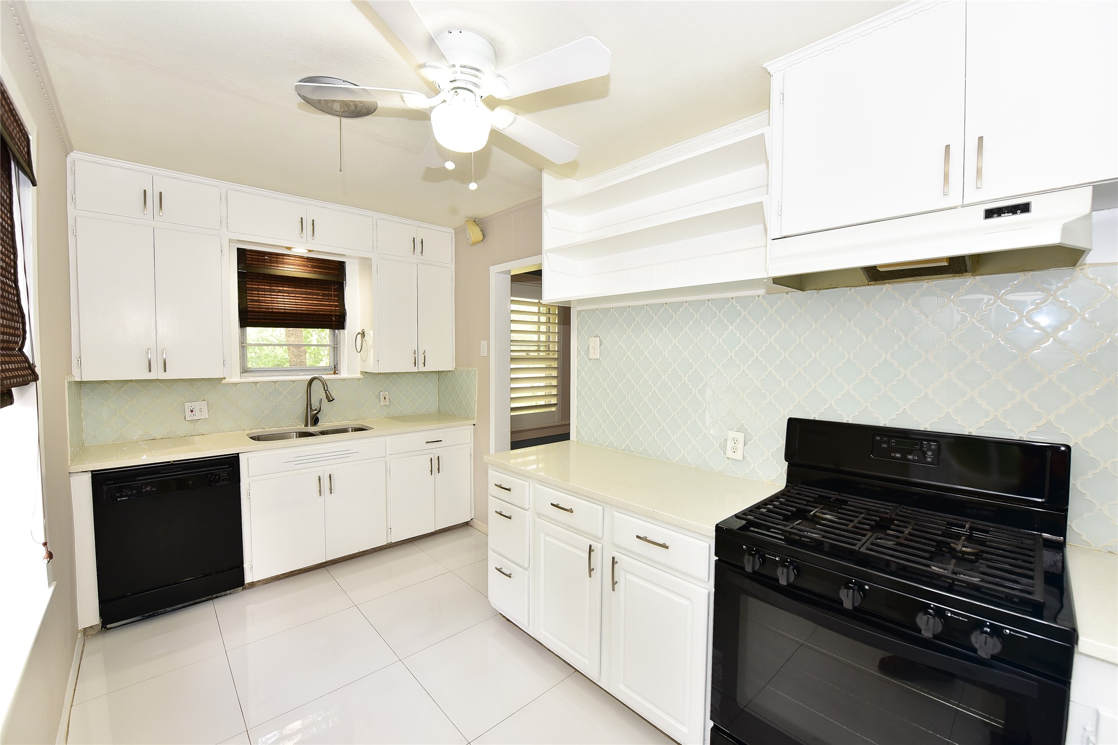 3908 Becker Avenue Austin, TX 78751 - Photo 5 of 23