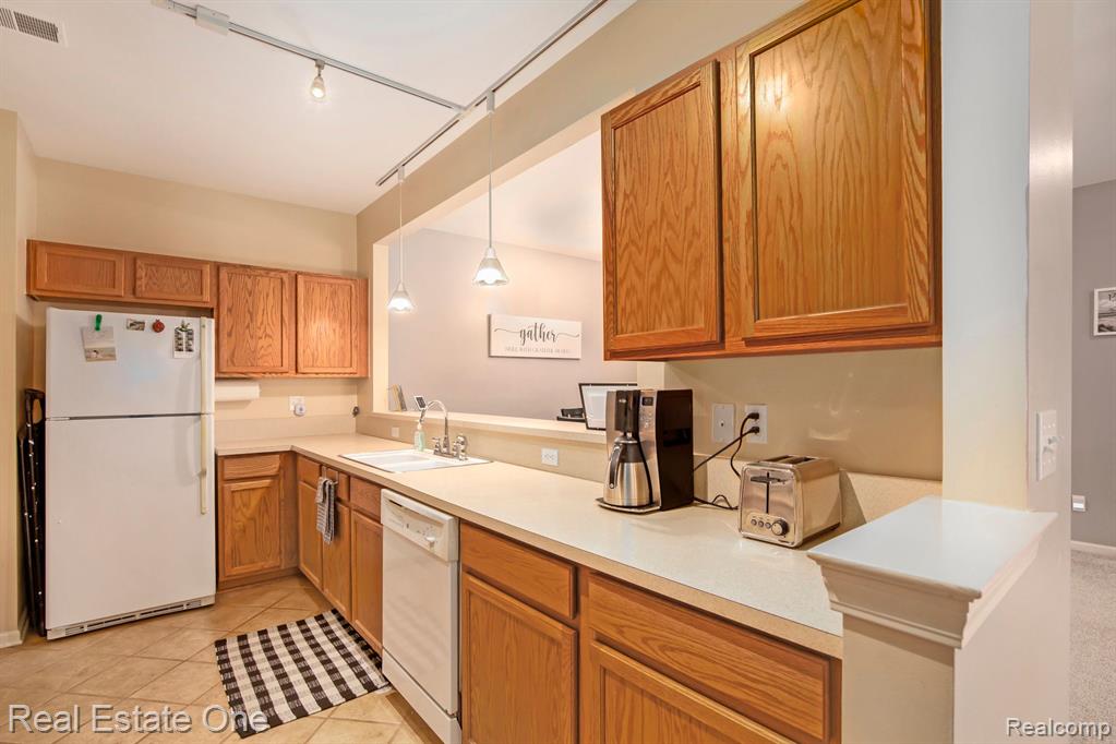 1948 Flagstone Circle Rochester, MI 48307 - Photo 10 of 25