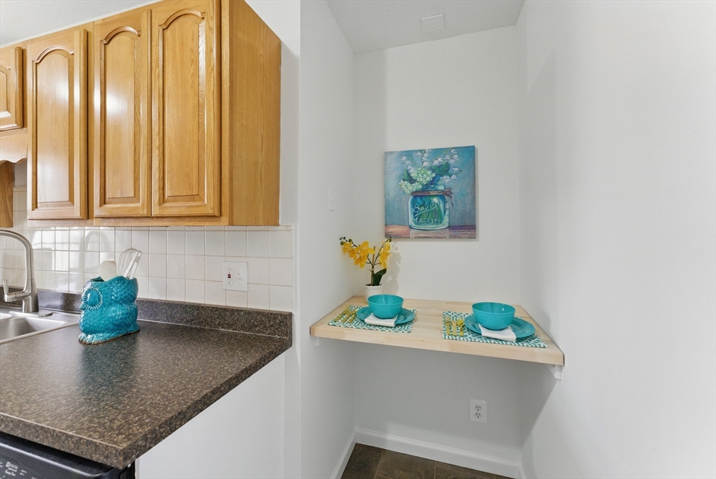 549 Russell Road, Unit 13C Westfield, MA 01085 - Photo 5 of 31 Gallery Image 5