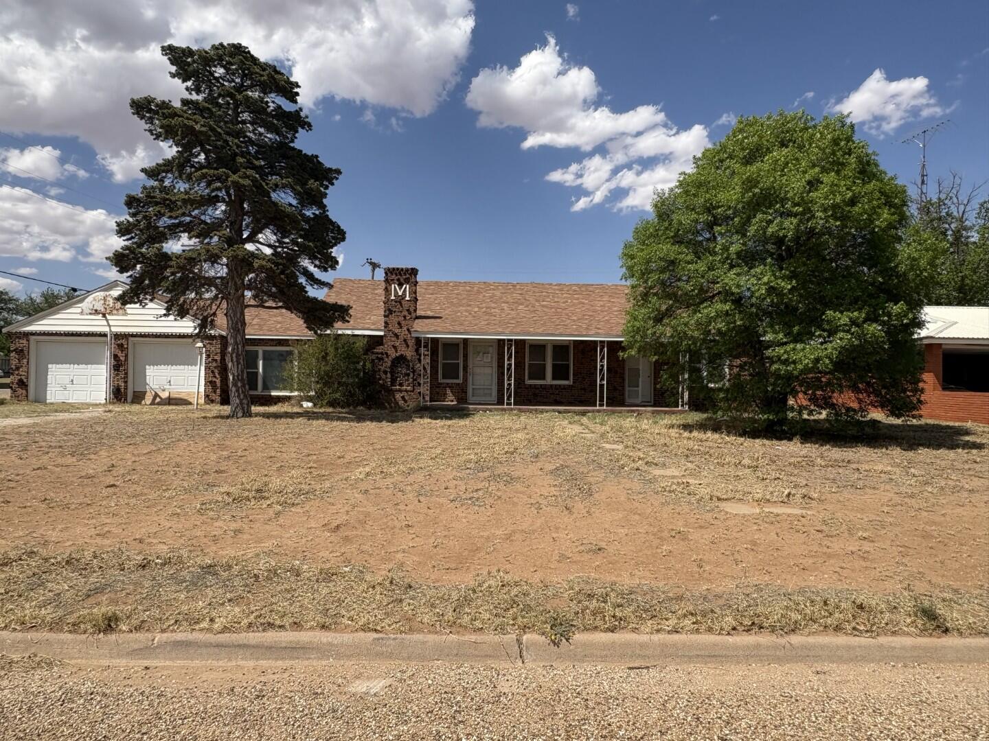916 16th Street Seagraves, TX 79359 - Photo 1 of 14 Front
