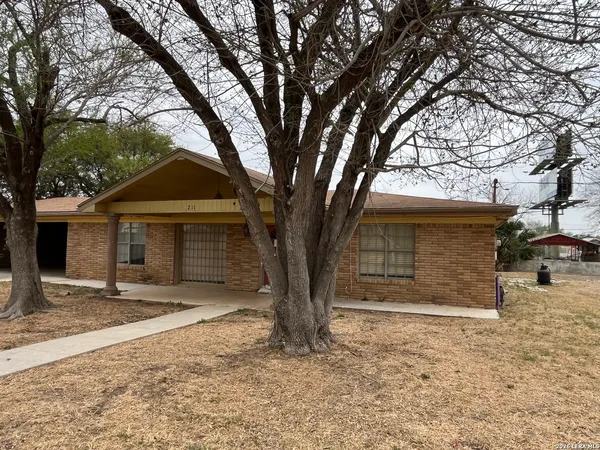 $161,000 | 211 East Alamo Street, Carrizo Springs, TX 78834