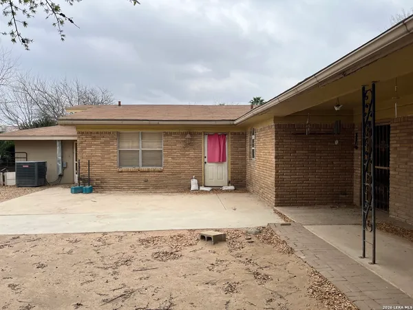 $161,000 | 211 East Alamo Street, Carrizo Springs, TX 78834