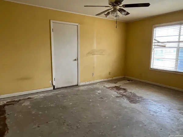 $161,000 | 211 East Alamo Street, Carrizo Springs, TX 78834