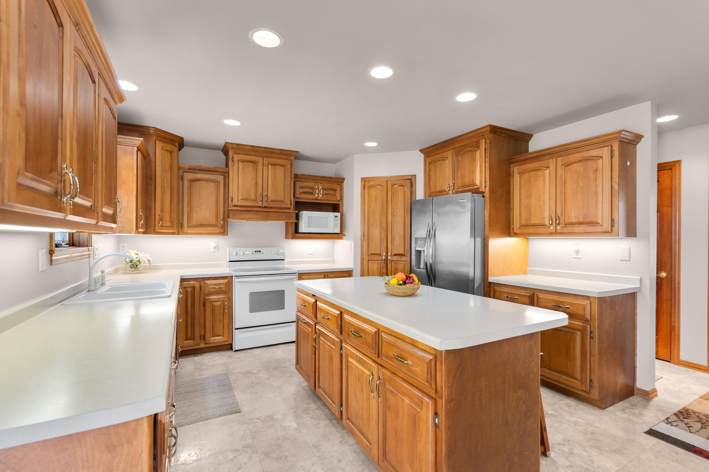 3445 Edinburgh Road Green Bay, WI 54311 - Photo 10 of 34 Kitchen