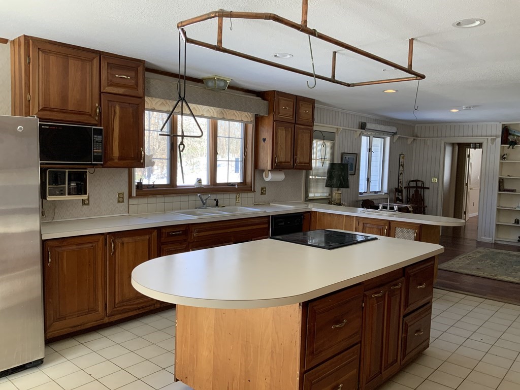 184 Carrington Road Montgomery, MA 01050 - Photo 6 of 38 Gallery Image 6