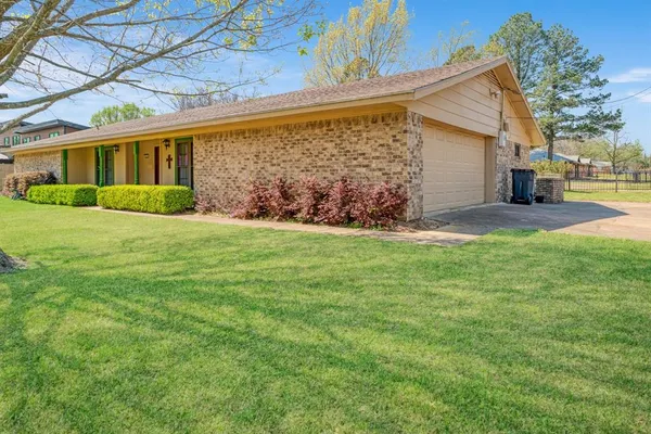 $289,000 | 695 20th Street Northeast, Paris, TX 75460