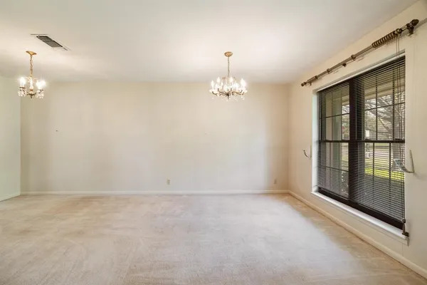 $289,000 | 695 20th Street Northeast, Paris, TX 75460