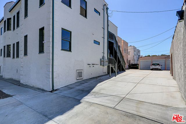a view of a entryway of the house