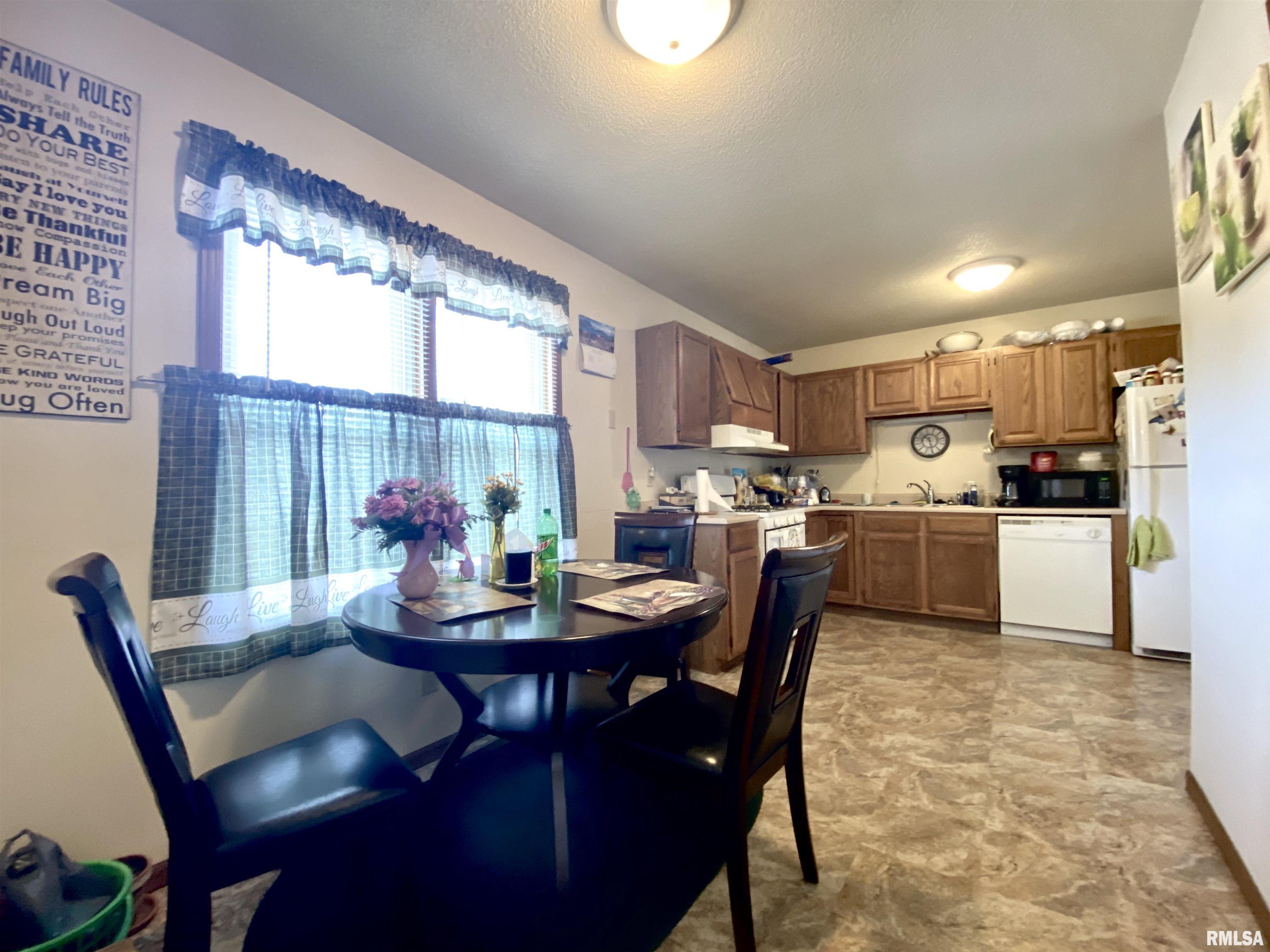 100 Caesars Lane Springfield, IL 62703 - Photo 3 of 14 Gallery Image 3