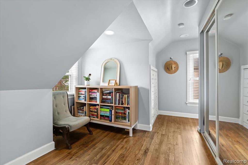 1624 Hampton Road Grosse Pointe Woods, MI 48236 - Photo 12 of 38