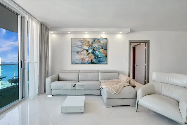 $7,900 | 4001 South Ocean Drive, Unit 16P, Hollywood, FL 33019