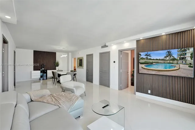 $7,900 | 4001 South Ocean Drive, Unit 16P, Hollywood, FL 33019