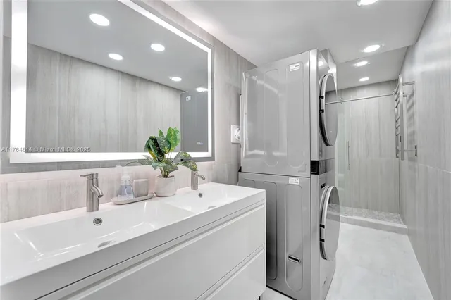 $7,900 | 4001 South Ocean Drive, Unit 16P, Hollywood, FL 33019