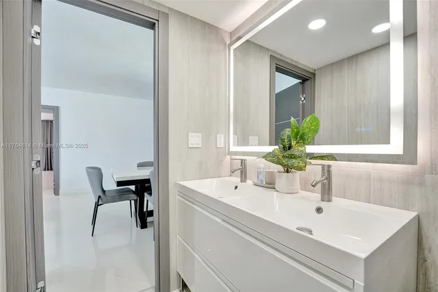 $7,900 | 4001 South Ocean Drive, Unit 16P, Hollywood, FL 33019