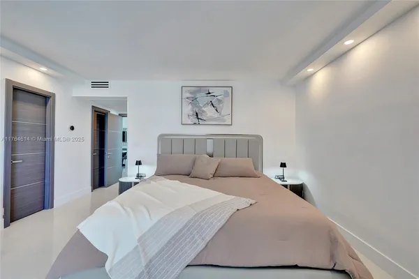 $7,900 | 4001 South Ocean Drive, Unit 16P, Hollywood, FL 33019