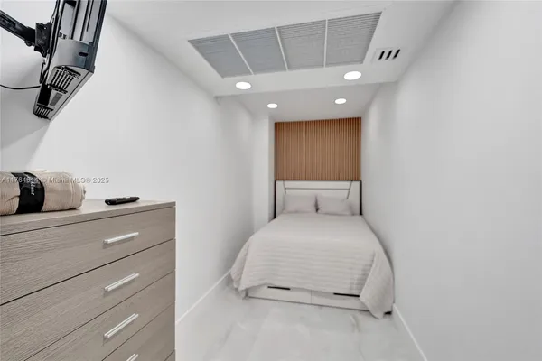 $7,900 | 4001 South Ocean Drive, Unit 16P, Hollywood, FL 33019