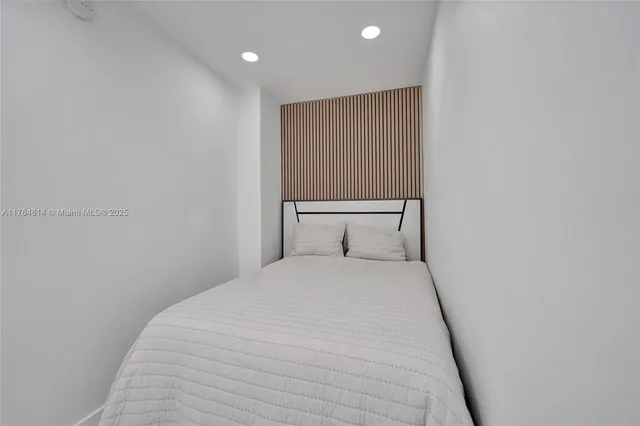 $7,900 | 4001 South Ocean Drive, Unit 16P, Hollywood, FL 33019