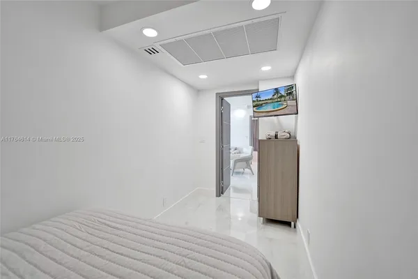 $7,900 | 4001 South Ocean Drive, Unit 16P, Hollywood, FL 33019