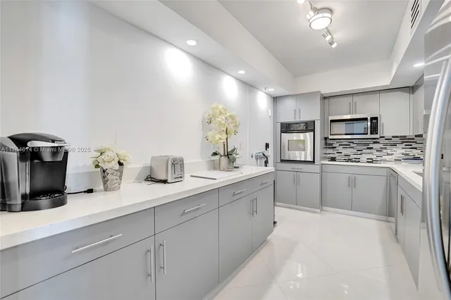 $7,900 | 4001 South Ocean Drive, Unit 16P, Hollywood, FL 33019