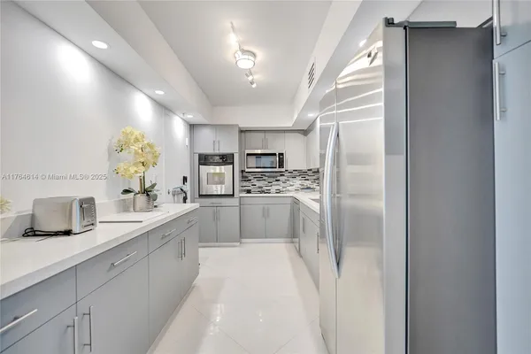 $7,900 | 4001 South Ocean Drive, Unit 16P, Hollywood, FL 33019