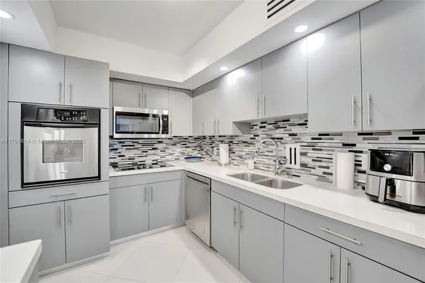 $7,900 | 4001 South Ocean Drive, Unit 16P, Hollywood, FL 33019