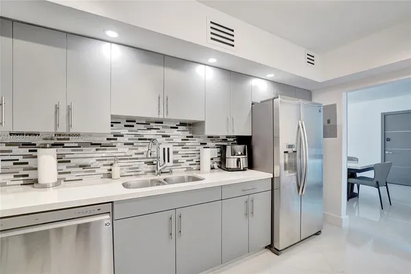 $7,900 | 4001 South Ocean Drive, Unit 16P, Hollywood, FL 33019