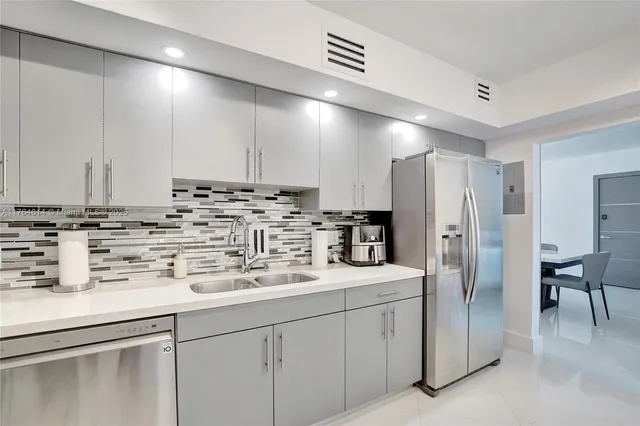 $7,900 | 4001 South Ocean Drive, Unit 16P, Hollywood, FL 33019