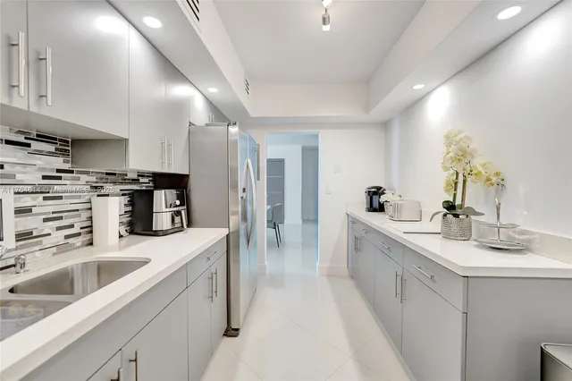 $7,900 | 4001 South Ocean Drive, Unit 16P, Hollywood, FL 33019