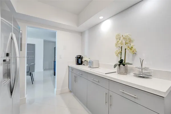 $7,900 | 4001 South Ocean Drive, Unit 16P, Hollywood, FL 33019