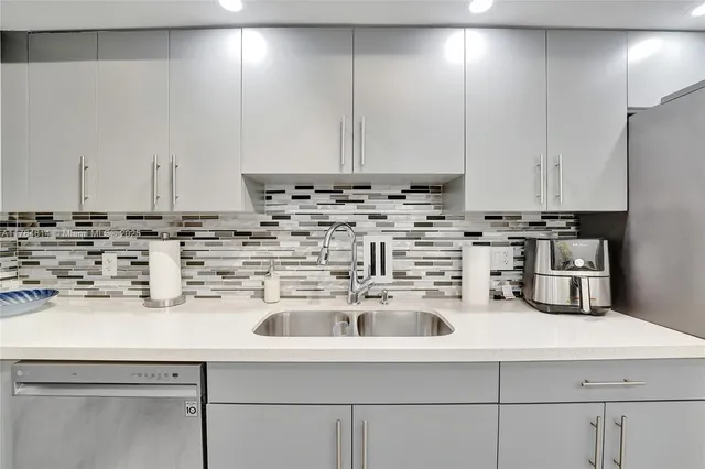 $7,900 | 4001 South Ocean Drive, Unit 16P, Hollywood, FL 33019