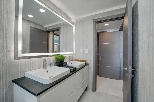 $7,900 | 4001 South Ocean Drive, Unit 16P, Hollywood, FL 33019