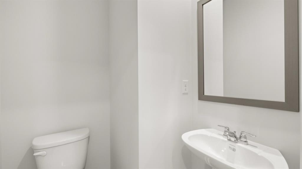 519 Oak View Lane Dallas, GA 30157 - Photo 16 of 35 a bathroom with a toilet a sink and mirror
