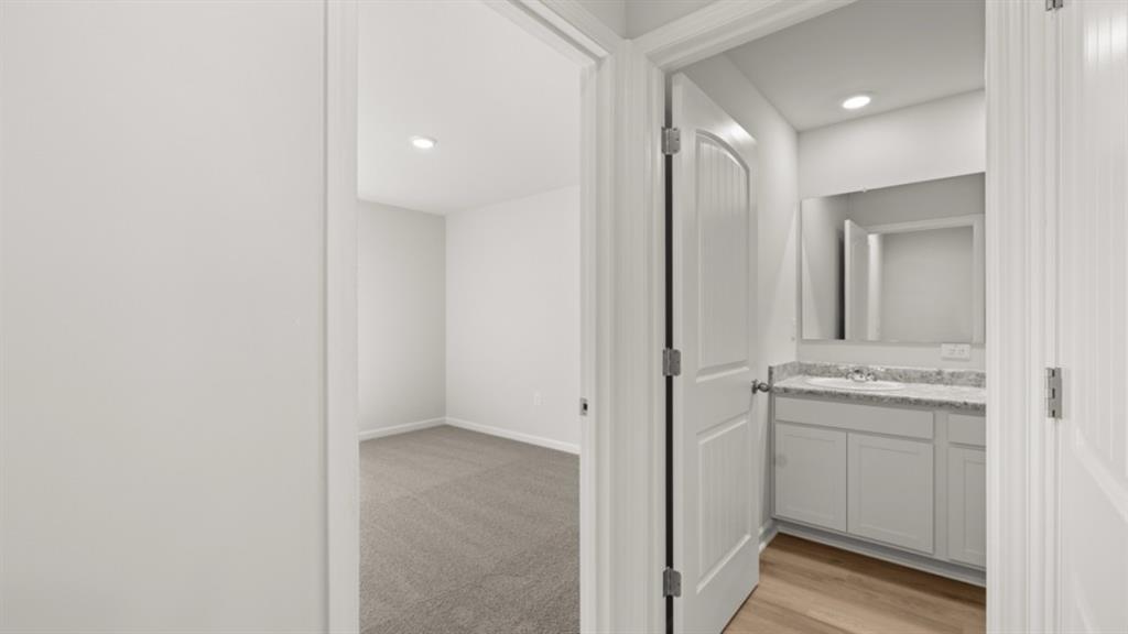 519 Oak View Lane Dallas, GA 30157 - Photo 19 of 35 a view of bathroom with mirror and sink