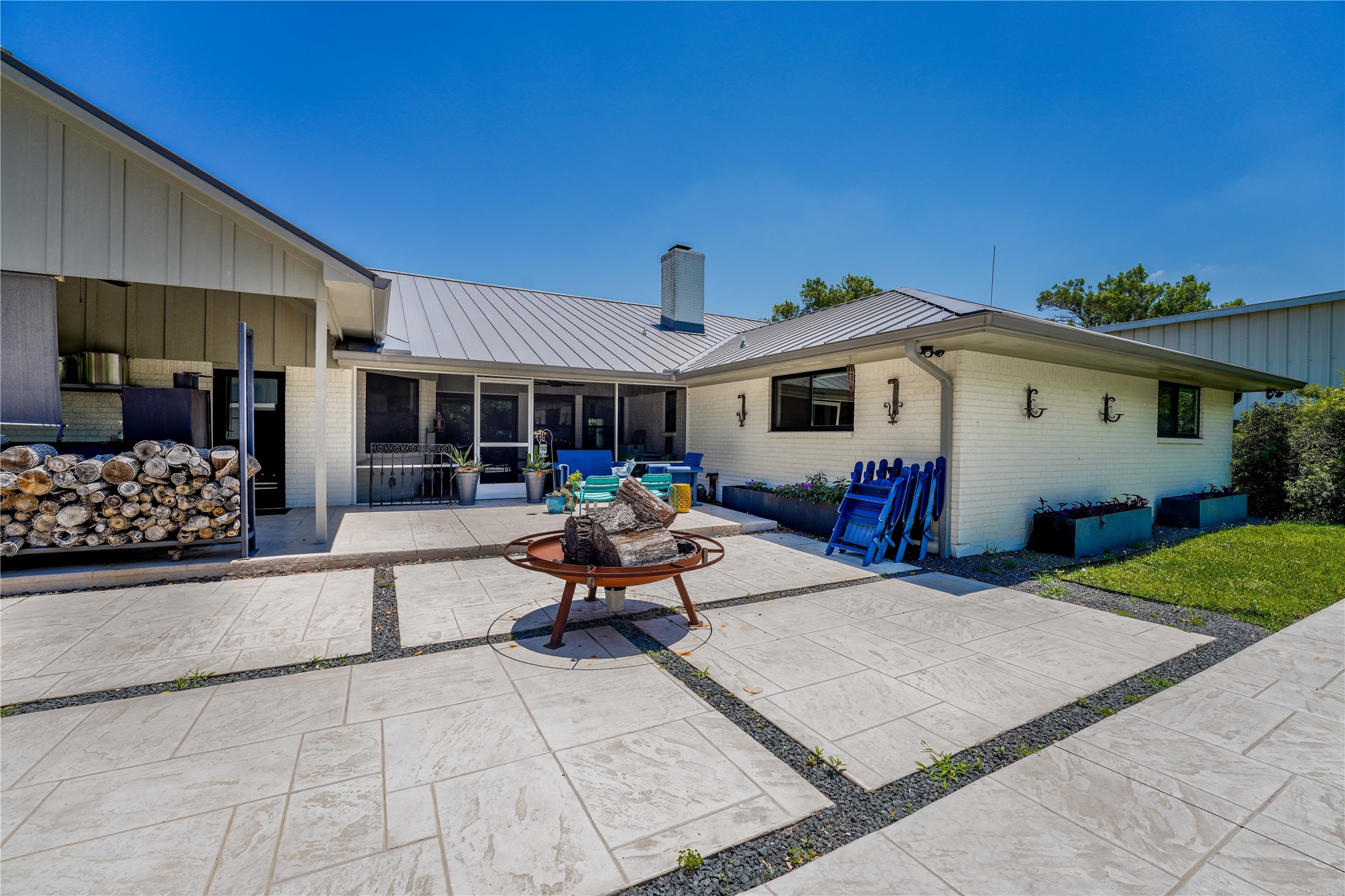 1124 Bowie Street Columbus, TX 78934 - Photo 22 of 28 a view of a house with sitting area and roof