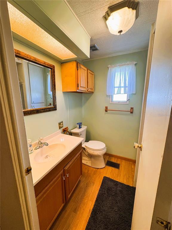 151 Hibiscus Way Leesburg, FL 34748 - Photo 25 of 30 a bathroom with a sink and a mirror