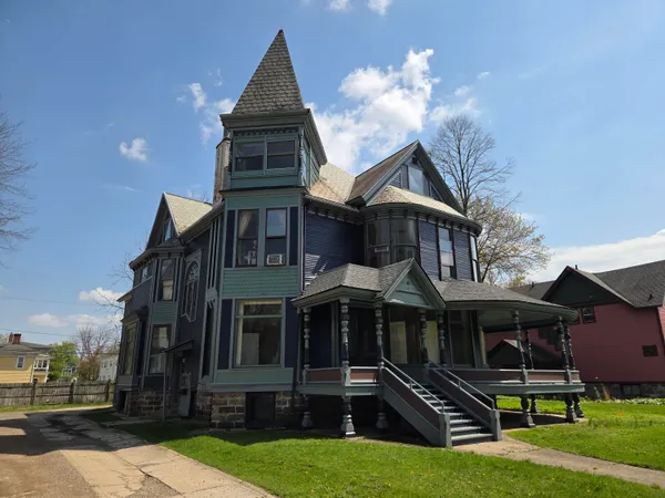 $1,000,000 | 316-324 Stuart Avenue, Kalamazoo, MI 49007