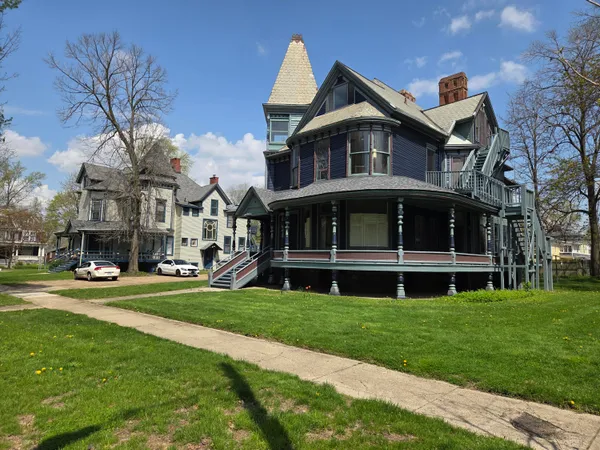 $1,000,000 | 316-324 Stuart Avenue, Kalamazoo, MI 49007