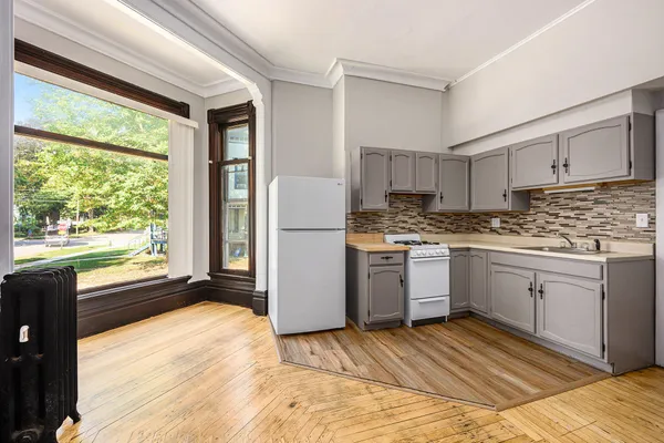 $1,000,000 | 316-324 Stuart Avenue, Kalamazoo, MI 49007
