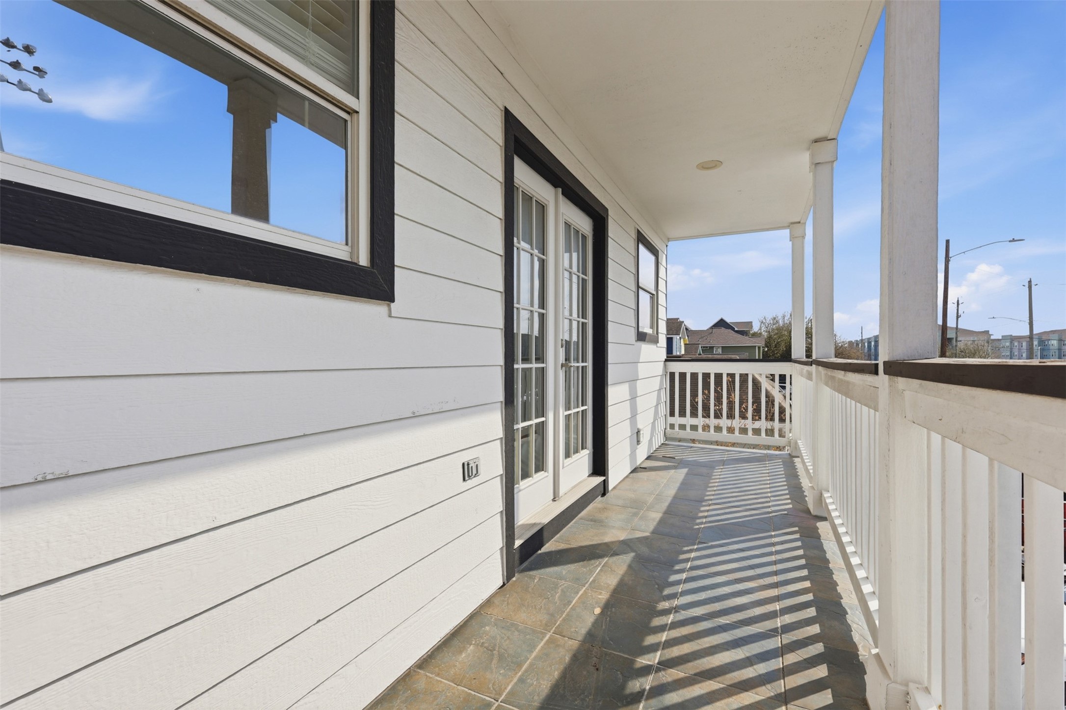 9026 McGallion Road Houston, TX 77022 - Photo 18 of 32 Balcony off of Primary Bedroom