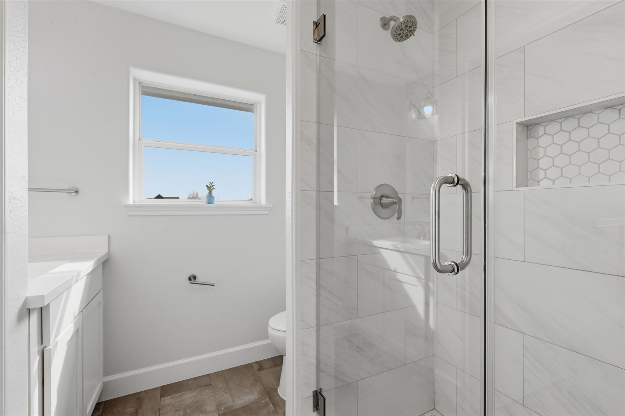 9026 McGallion Road Houston, TX 77022 - Photo 27 of 32 Secondary Bathroom