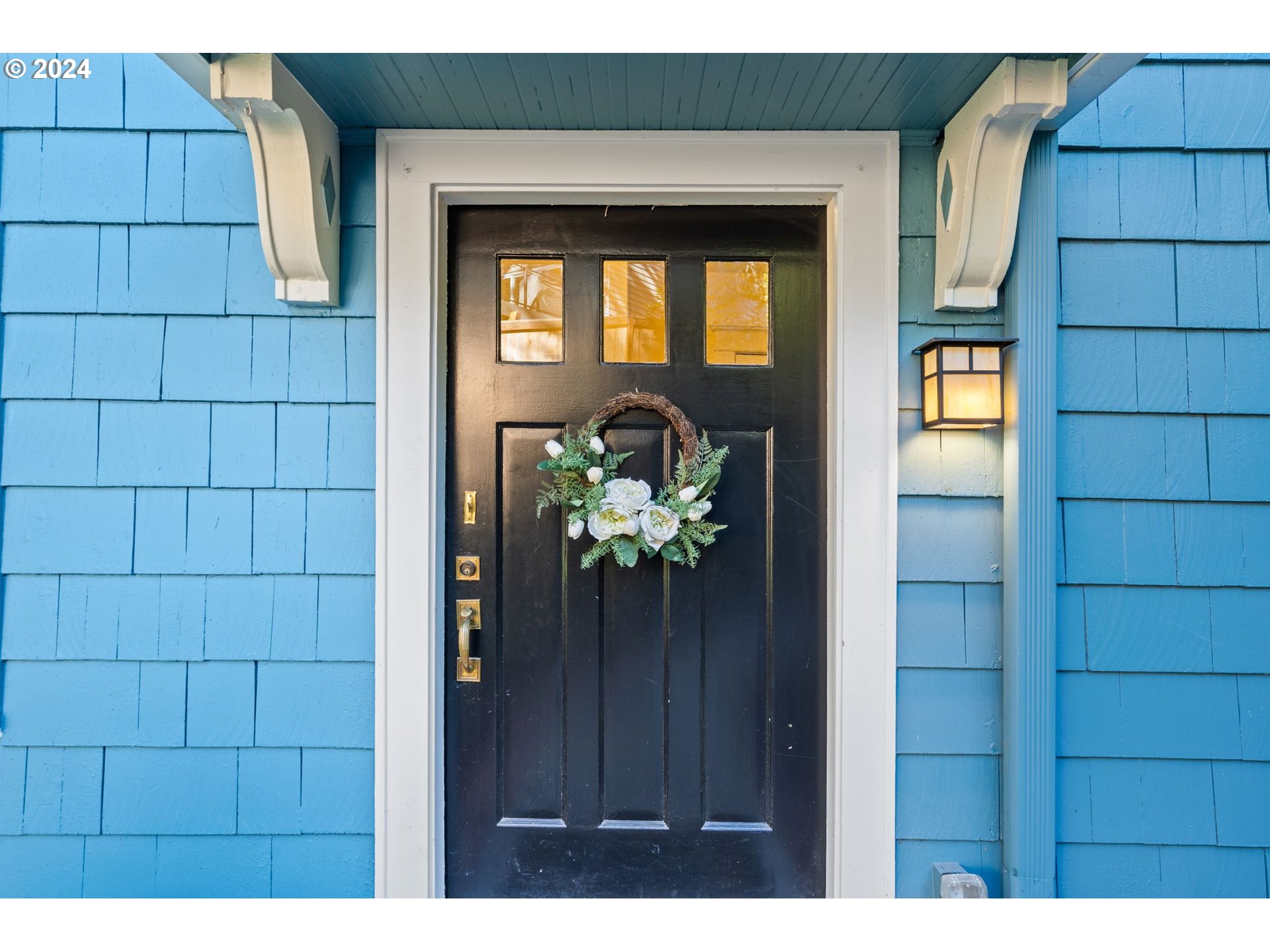 2770 Southwest Talbot Road Portland, OR 97201 - Photo 4 of 45 a view of entryway