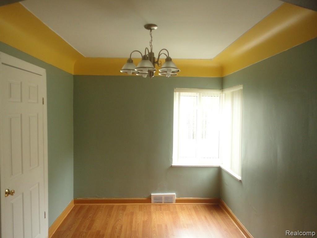 21120 Doepfer Road Warren, MI 48091 - Photo 9 of 22