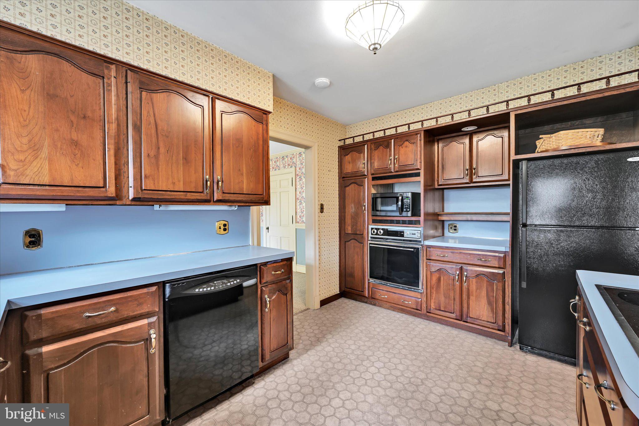 100 Brookline Plaza Reading, PA 19607 - Photo 15 of 48