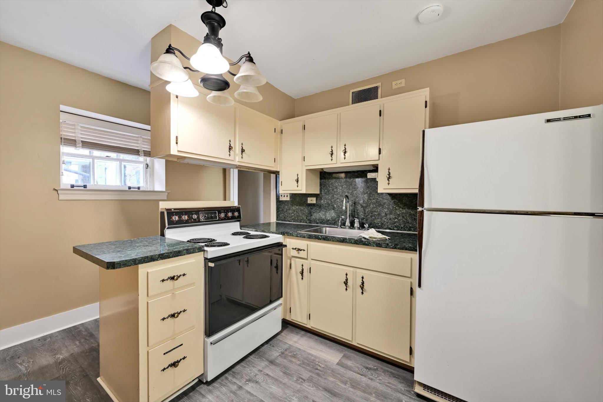 100 Brookline Plaza Reading, PA 19607 - Photo 38 of 48