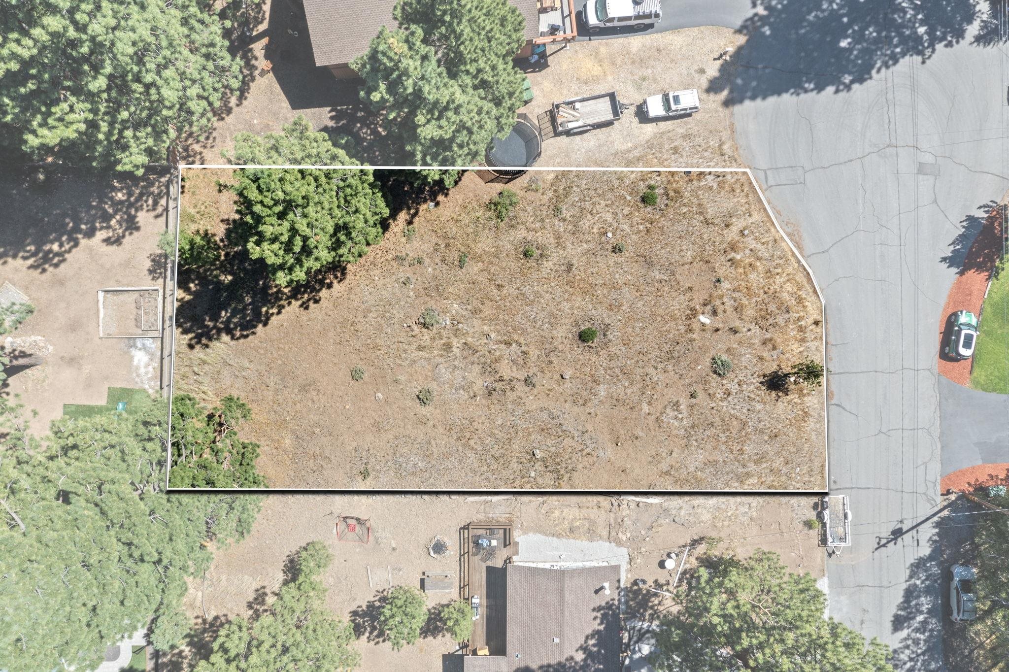 10583 Laburnham Circle Truckee, CA 96161 - Photo 3 of 14 a view of small yard