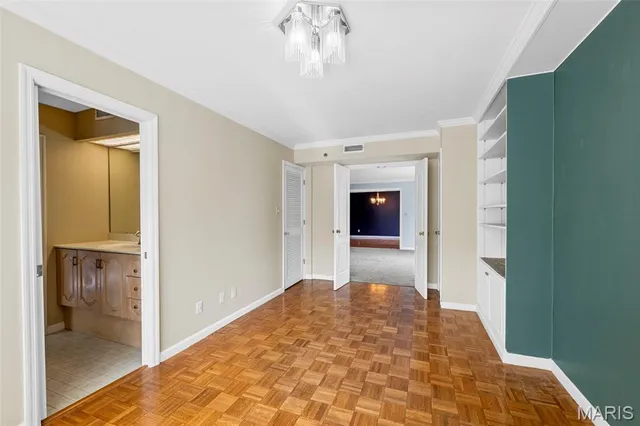 $274,900 | 561 Sarah Lane, Unit 103, Creve Coeur, MO 63141