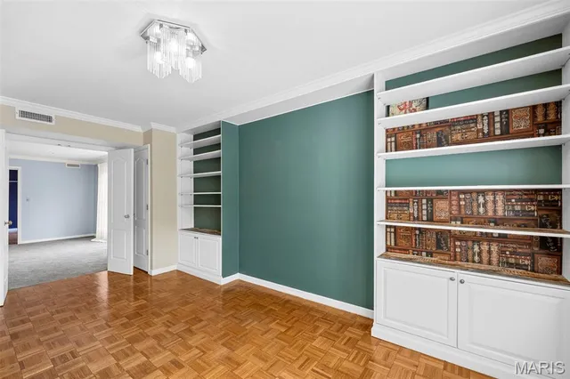 $274,900 | 561 Sarah Lane, Unit 103, Creve Coeur, MO 63141